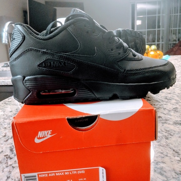 black air max size 7